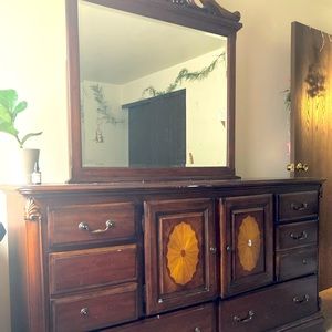 Dresser w/Mirror
